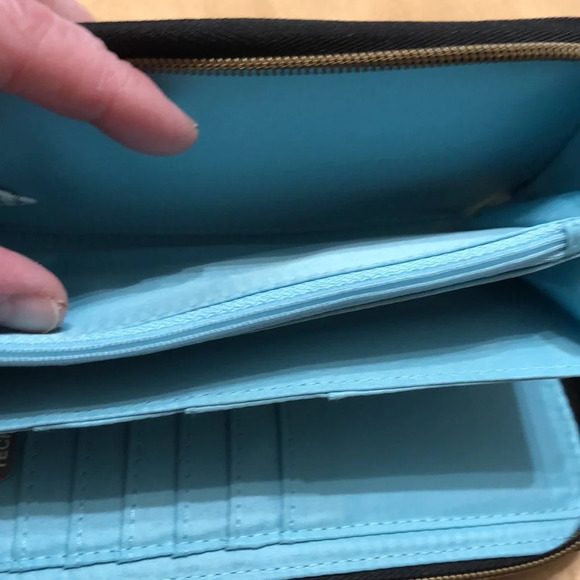 NWT Travelon zip around RFID blocking black wallet. - Picture 8 of 9